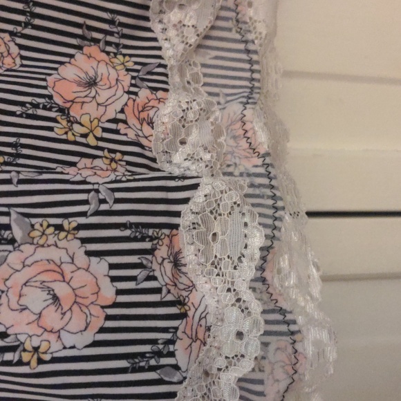 // DONATED 💙 2/$7 Marilyn Monroe cami short stripped pajama set size L - Picture 4 of 12